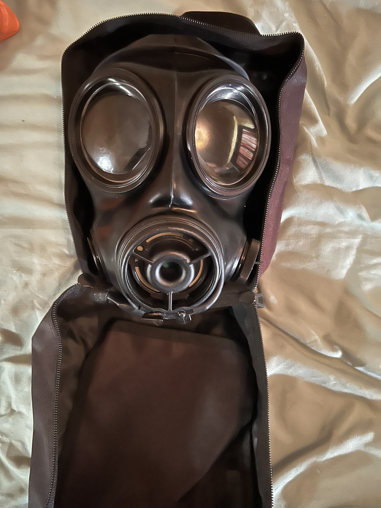 Portable outdoor Molle gas mask bag with large capacity for storing spray paint, welding masks, and miscellaneous items. - Image 2